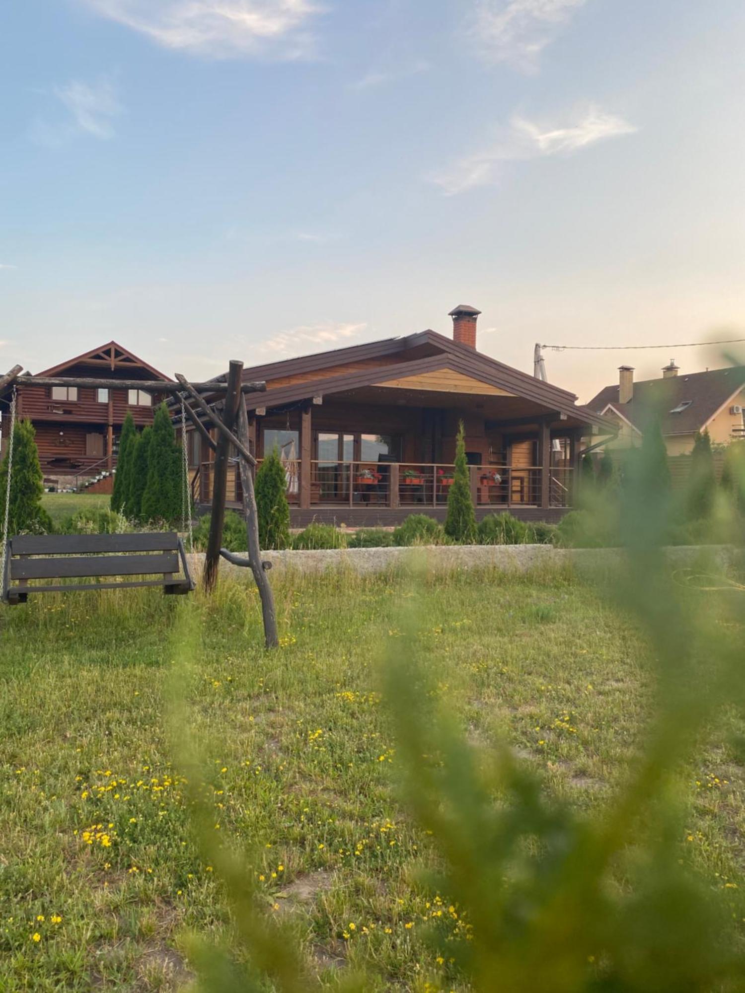 Хомене Villa Rzhyshchiv Kültér fotó